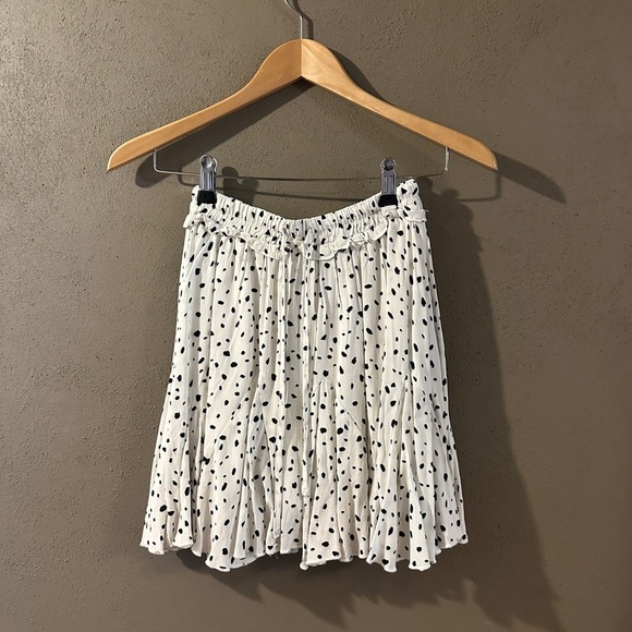 White pleated skort with black dots, Small, NWTS - Picture 1 of 5